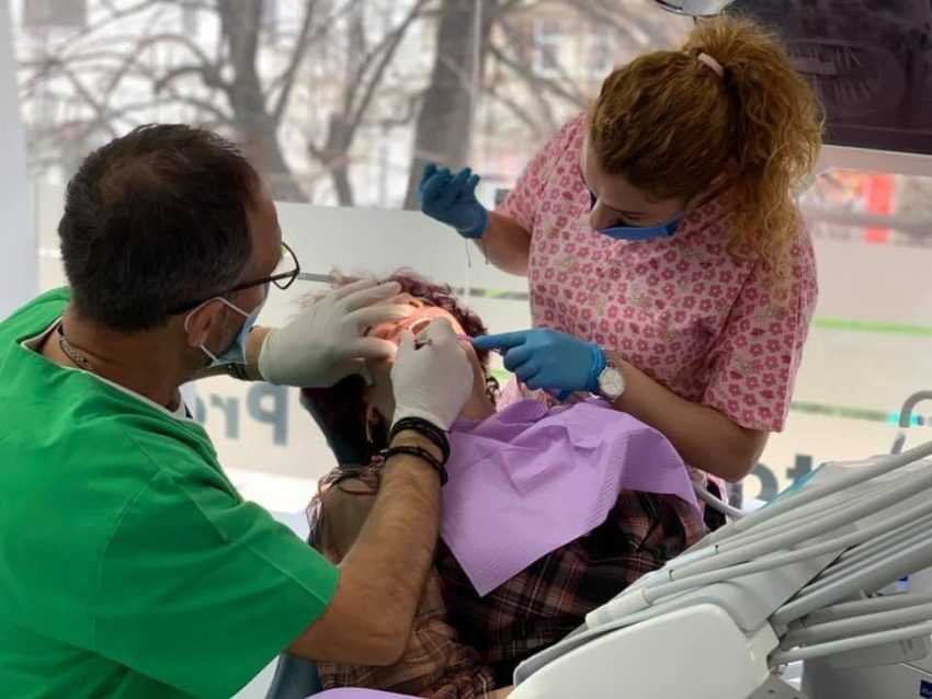 Clinica Dentară Dr. Costache – Un zâmbet asigurat 3 Dr. Costache