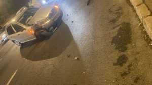 ad7b2438 0572 4613 9fe3 a1cf95369443 - Pitești. A intrat cu mașina în stâlp și a plecat de la locul accidentului