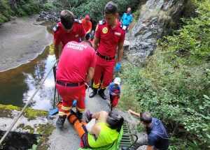8e0d5bf7 db8a 4aa5 9bb3 3a3b705104e9 - Intervenție de cinci ore pentru salvarea unei femei rănite pe traseul montan Valea lui Stan