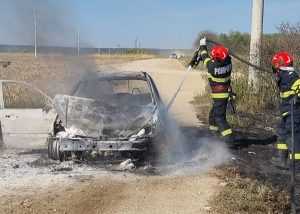 Autoturism distrus de flăcări la Rătești 1 c32dcc49 fb42 4a96 8978 a4954f67c371 1 - Autoturism distrus de flăcări la Rătești