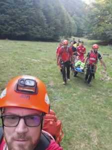 Intervenție de cinci ore pentru salvarea unei femei rănite pe traseul montan Valea lui Stan 2 dc894e52 498e 4132 a717 0dfaee2cc3ce - Intervenție de cinci ore pentru salvarea unei femei rănite pe traseul montan Valea lui Stan