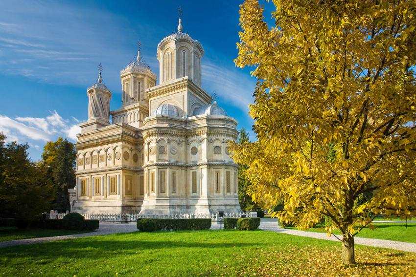 Manastirea Curtea de arges deschidere Sursă foto: ediția tipărită.