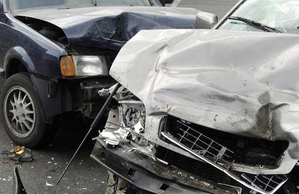 Car crash with two vehicles