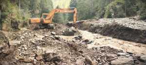 456308178 932068545617105 564877056522432778 n - Autoritățile au început lucrările pentru repararea drumul forestier Valea Rea