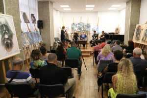 Picturi ale regretatului artist Nicu Covaci. ”Clipa «Păsării de Foc» în spațiul cultural românesc”, la Centrul Cultural Pitești! 26 Sursă foto:FB Primăria Municipiului Pitești.