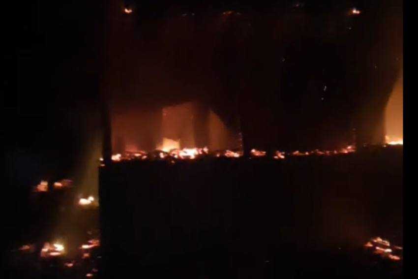 (Video) Argeș. Incendiu puternic la o stână din comuna Nucșoara! 1 incendiu stână Argeș