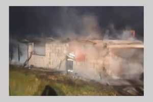 (Video) Argeș. Incendiu puternic la o stână din comuna Nucșoara! 1 incendiu stână Argeș