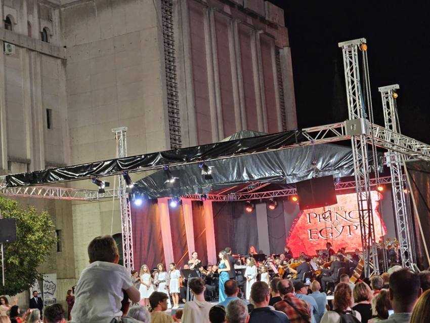 concert umnaitar piata ptrimariei 1 Sursă foto: anchetaonline.ro