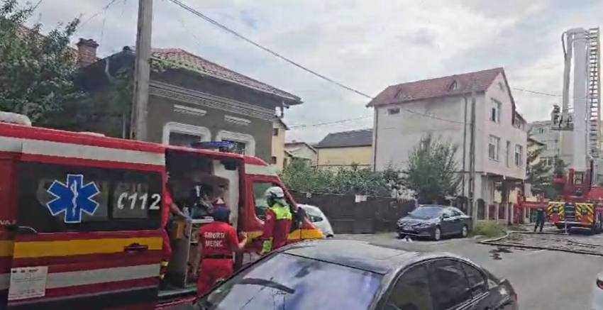 (Video) Incendiu izbucnit în urma unei explozii la un imobil din Piteșt! Un fotbalist camerunez transportat la spital! 3 incendiu Pitești Vaseile Lupu