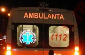 Incident în Pitești! Persoană inconștientă pe carosabil 28 ambulanta noaptea - Incident în Pitești! Persoană inconștientă pe carosabil