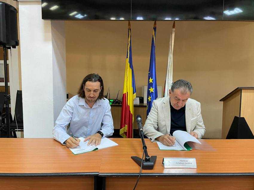 contract nenitescu Sursă foto: Primăria Municipiului Pitești.