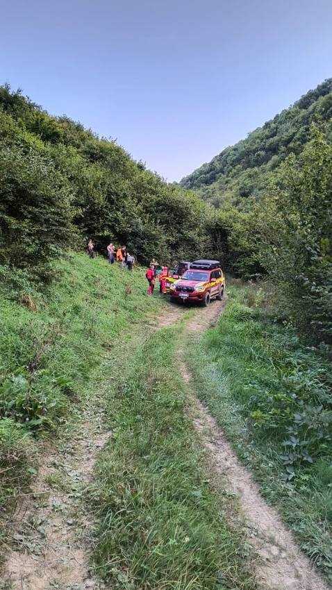 Tânăr de 28 de ani salvat de pe munte după ce a fost mușcat de o ursoaică 1 salvat munte salvamont