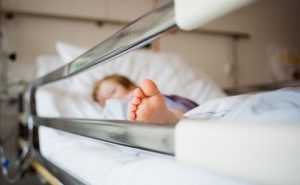 copii bolnavi - Tot mai mulți copii ajung la spital după ce părinții i-au spălat cu soluții pentru animale