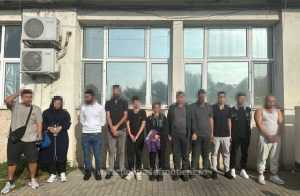 1725784410322 50285 S4 - Traficanții de migranți, tot mai inventivi! Sirieni găsiți în podeaua dublă a unei rulote