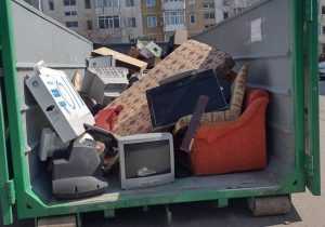La Pitești. Săptămâna viitoare are loc a treia campanie de colectare GRATUITĂ a deșeurilor voluminoase și DEEE 30 Sursă foto: Salubritate 2000 SA