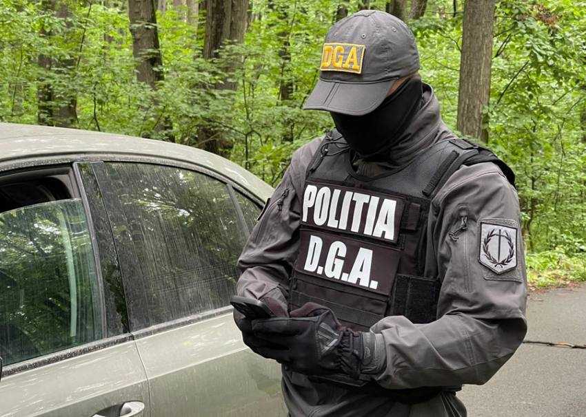 Percheziții la Secția de Poliție Rurală Călinești! Doi agenți reținuți 1 dga politia