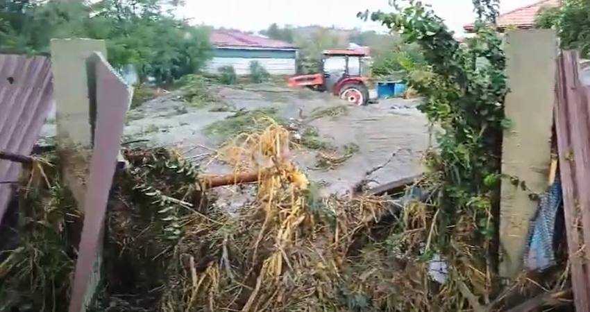 Șapte persoane au murit în urma inundațiilor devastatoare din Galați 4 inundații