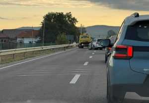 Accident într-o localitate din Argeș! Trafic îngreunat 15 c820f870 a51e 4fbb ac8e 0489ca05e9f2 - Accident într-o localitate din Argeș! Trafic îngreunat