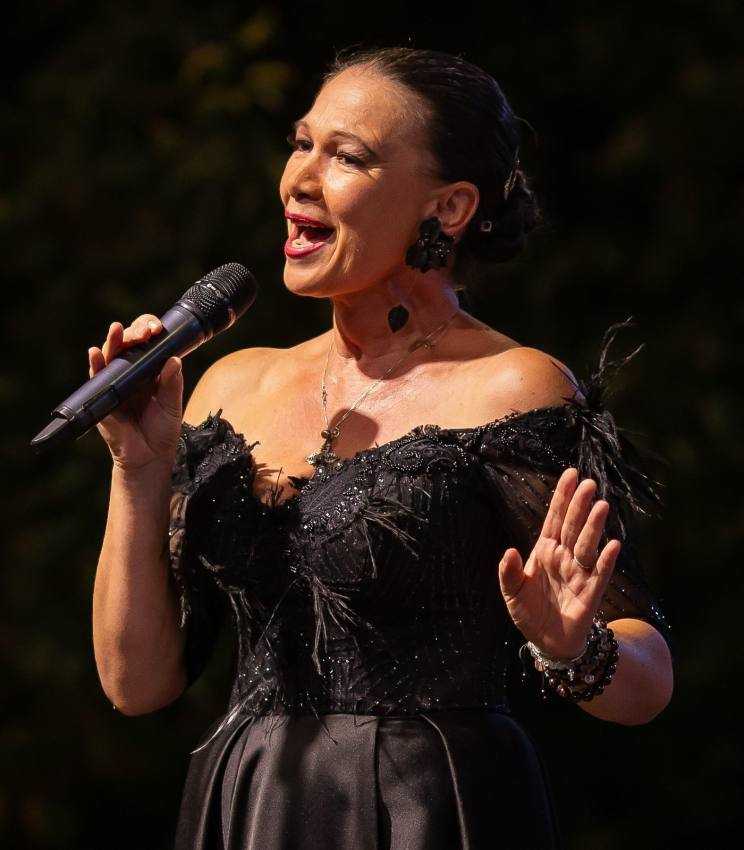 Adina Sima și Marius Bălan, soliștii concertului jazz&pop de la Filarmonica Pitești 1 Adina Sima - Adina Sima și Marius Bălan, soliștii concertului jazz&pop de la Filarmonica Pitești