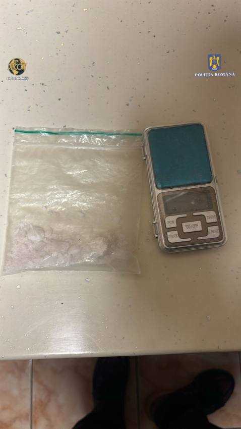(Video) Percheziții în Argeș! Persoane arestate pentru trafic de droguri și efectuarea de operațiuni cu psihoactive 2 WhatsApp Image 2024 09 19 at 15.50.26 1 - (Video) Percheziții în Argeș! Persoane arestate pentru trafic de droguri și efectuarea de operațiuni cu psihoactive