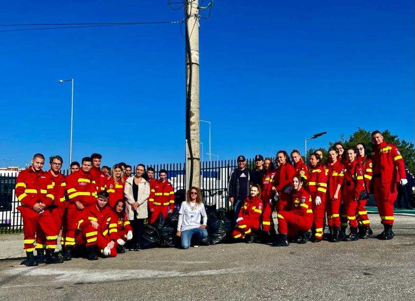 ISU Argeș a răspuns pozitiv la o amplă mișcare de ecologizare 1 pompieri ecologizare