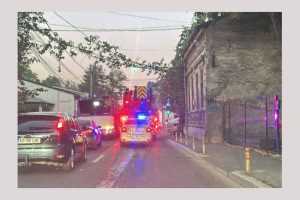 Untitled Project 1 - Pitești. Incendiu izbucnit la o casă!