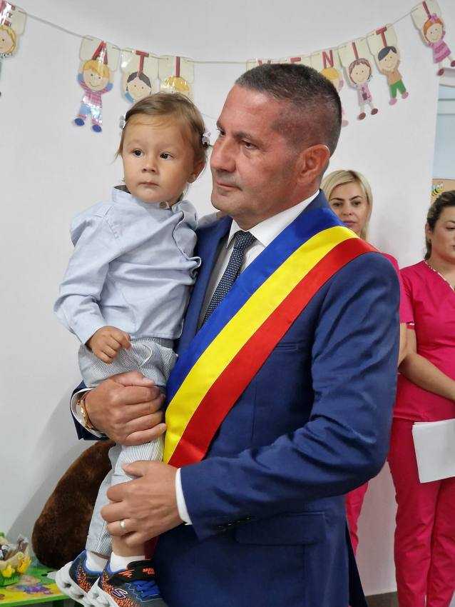 Școli ca afară la Bradu! Dotări și echipamente de ultimă generație la început de an școlar 2 Bradu Dan stroe nepot