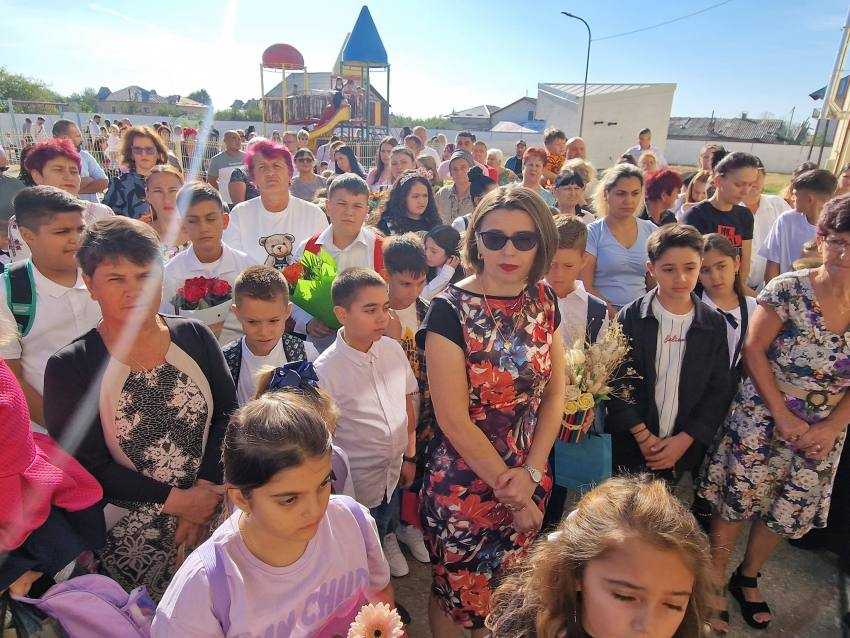 Școli ca afară la Bradu! Dotări și echipamente de ultimă generație la început de an școlar 3 Bradu scoala