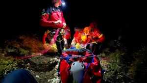 Intervenție dificilă a salvamontiștilor argeșeni în Piatra Craiului! 3 4303cdb3 3f0f 4cb7 ac5f bc37b6eb0158 - Intervenție dificilă a salvamontiștilor argeșeni în Piatra Craiului!