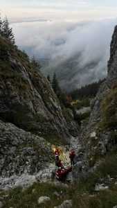 Intervenție dificilă a salvamontiștilor argeșeni în Piatra Craiului! 2 869f511f 2ddc 41f4 a1bd a456261ceec3 - Intervenție dificilă a salvamontiștilor argeșeni în Piatra Craiului!