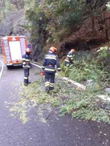 Bilanțul ploilor de astăzi: efecte în 35 de localităţi din 16 judeţe 2 a68872bc c925 4317 b4f5 0e814c3ec72b - Bilanțul ploilor de astăzi: efecte în 35 de localităţi din 16 judeţe