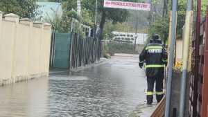 (VIDEO) Ploile creează probleme la Colegiul „Brătianu”! Intervin pompierii pentru evacuarea apei 3 ac959db2 1367 4789 9fc8 3f5412fb0c46 - (VIDEO) Ploile creează probleme la Colegiul „Brătianu”! Intervin pompierii pentru evacuarea apei