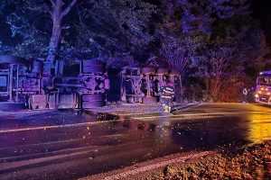 7955bb6c a972 4927 a11c 7ebb365250f4 - Autobasculantă răsturnată pe DN 73! Șoferul-transportat la spital