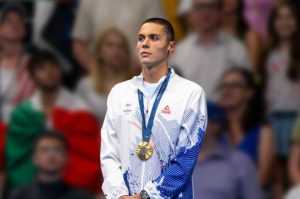 Poza finala David 2048x1024 1 - David Popovici își donează echipamentul de la JO 2024 pentru a ajuta copiii cu nevoi speciale