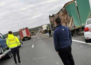 ACCIDENT 1 768x544 1 - Accident pe Autostrada A1! Implicate 2 TIR-uri, un cap tractor și un autoturism
