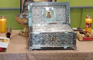 461996691 997135192215924 4196857865826351892 n 1 - Racla cu moaștele Sfântului Nectarie a ajuns la Mioveni