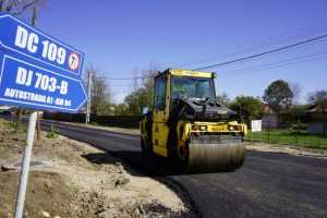 ARGEȘ. Se asfaltează Drumul Județean 703B Căteasca 1 drum Căteasca