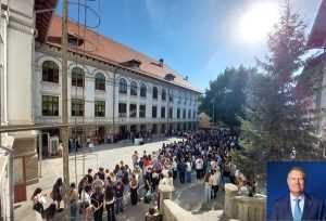Trei şcoli şi licee din Argeş - decorate de preşedintele Iohannis 1 1 zinca golescu 2 - Trei şcoli şi licee din Argeş - decorate de preşedintele Iohannis