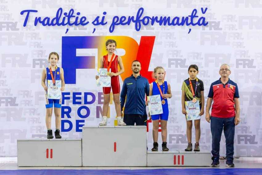 CSM sportivi campioni la Concursul Național de Lupte de la Buzău Sursă foto: FB CSM Pitesti.