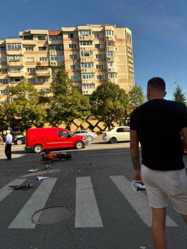 (Video) Accident în centrul Piteștiului! Victima este o motociclistă! 2 accident motociclista Pitesti