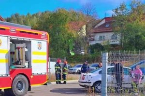 Fetiță de 4 luni, rămasă blocată în maşină! Tatăl a preferat să meargă după cheia de rezervă, decât să forțeze ușa 1 bebelus de 4 luni blocat in masina tatal lui a preferat sa mearga dupa cheile de rezerva in alta localitate decat sa sparga usa 927830 - Fetiță de 4 luni, rămasă blocată în maşină! Tatăl a preferat să meargă după cheia de rezervă, decât să forțeze ușa