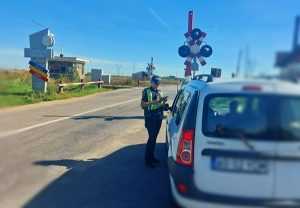 Controale la trecerile de cale ferată din Argeș: amenzi și permise reținute 28 poliție-cale ferata