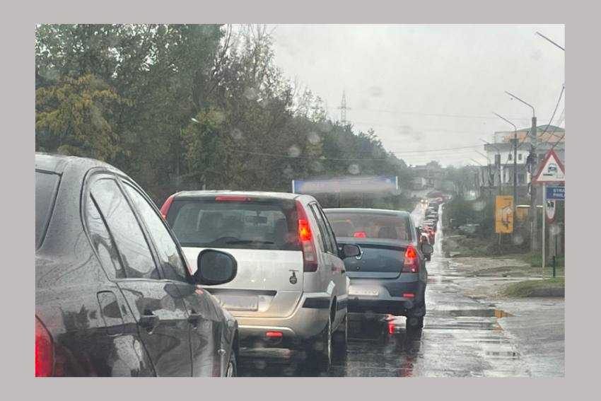 Accident în comuna Moșoaia! Autoturism răsturnat! 3 trafic accident Argeș