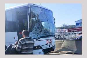 Accident la Mărăcineni! Implicate o basculantă și un autobuz cu muncitori de la Uzina Dacia 1 accident Maracineni autibuz