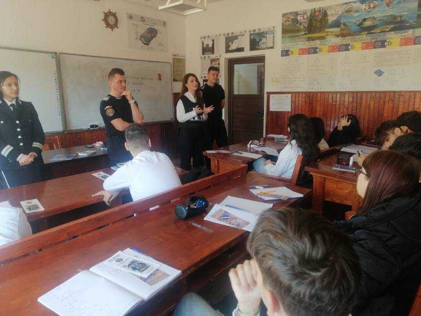 jandarmi elevi scoala