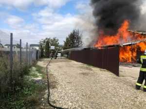 Incendiu violent în Ștefănești! Au fost afectate o locuință și o construcție 1 incendiu casa Ștefănești