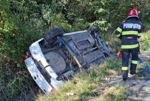 Accident cu victimă în Poiana Lacului! S-a răsturnat cu mașina 27 mașină răsturnată