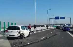 cats - Accident cu trei mașini pe Drumul Expres Craiova-Pitești