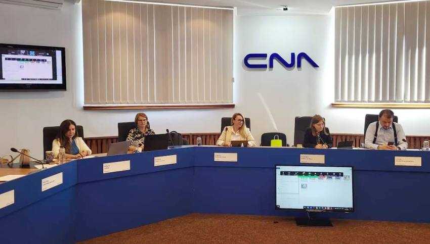 Sedinta CNA - Antena 3 a primit 10.000 amendă după reclamația regelui Stănescu de la Costești