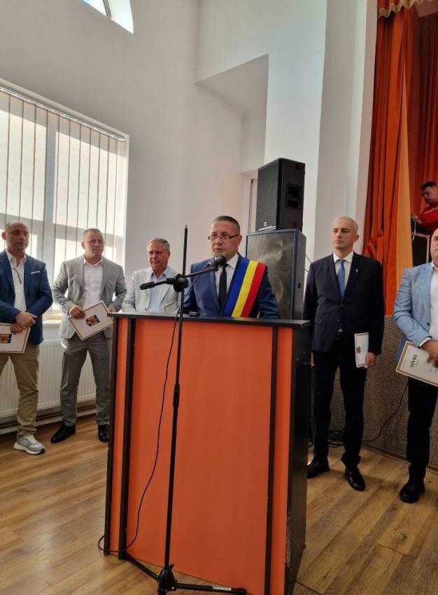 Dan Stroe a depus jurământul pentru un nou mandat ca primar al comunei Bradu 2 Dan Stroe Bradu